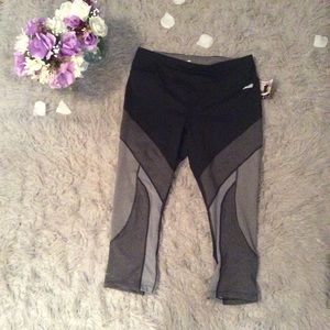 Avia workout Capri leggings